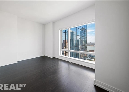 10th Avenue - Photo 1