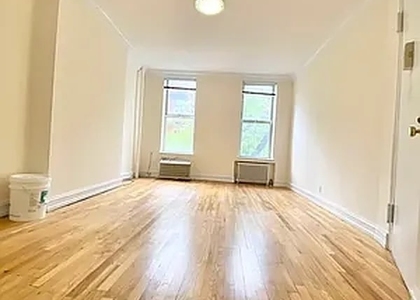 East 81 Street - Photo 1