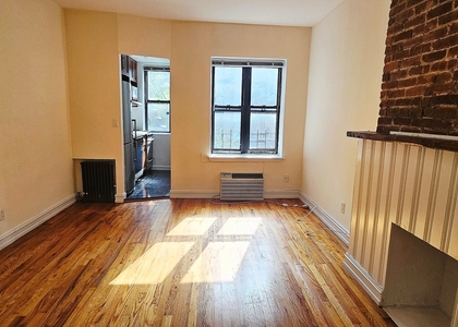 East 81 Street - Photo 1