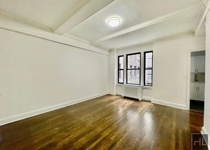 East 46 Street - Photo 1