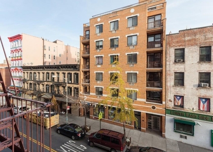 Avenue B - Photo 1