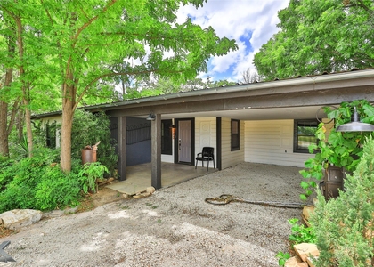 609 Sunset Drive - Photo 1