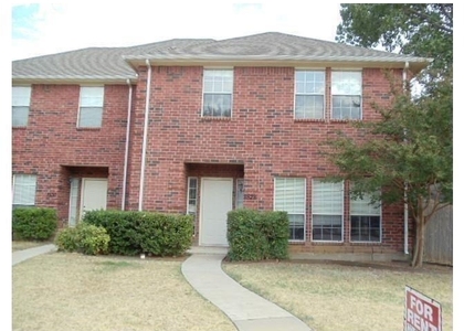 8528 Holly Street - Photo 1