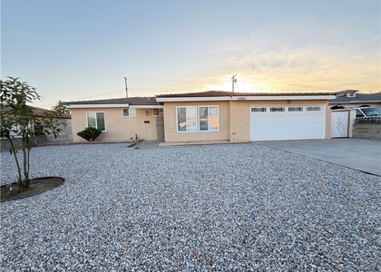 12660 Yorba - Photo 1