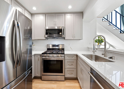 5325 Newcastle Avenue - Photo 1