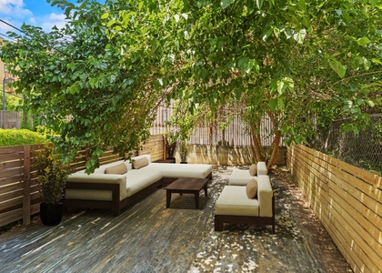 2111 Regent Place #1R - Photo 1