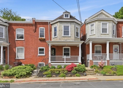 406 W 20th Street - Photo 1