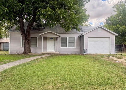 815 Lizzie St - Photo 1