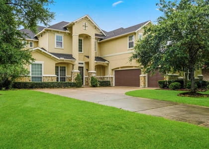 33 Combwell Garden - Photo 1