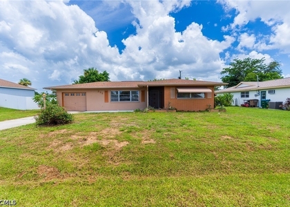 235 Se 45th Street - Photo 1