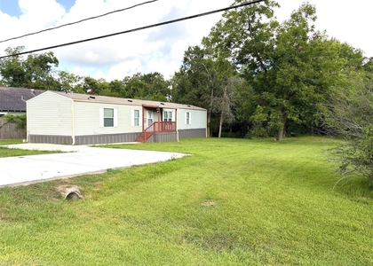 215 Live Oak Street - Photo 1