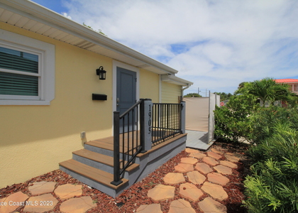 1905 Oak Street - Photo 1