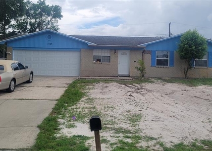 1425 Ne Old Mill Drive - Photo 1