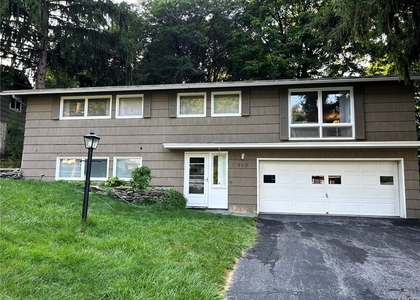 302 Oakridge Drive - Photo 1
