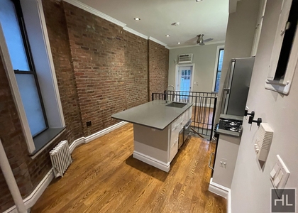 Mott Street - Photo 1