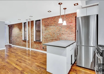 Mulberry Street - Photo 1