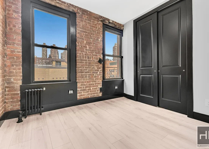 West 52 Street - Photo 1