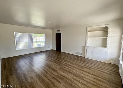 535 W Edgemont Avenue - Photo 1