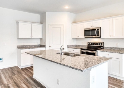 720 Holly Street - Photo 1