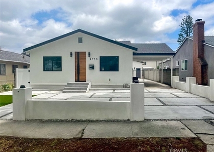 4900 Enfield - Photo 1