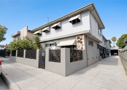 1224 N Mansfield - Photo 1