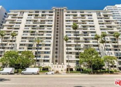 10535 Wilshire Boulevard - Photo 1