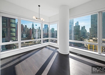 Tenth Avenue - Photo 1