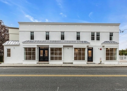 1431 Old Northern Boulevard - Photo 1
