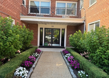 120 S Park Avenue - Photo 1