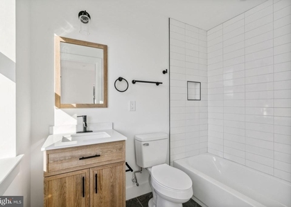 2400 W Montgomery Avenue - Photo 1