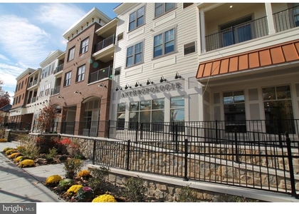 200 N Sycamore Street - Photo 1