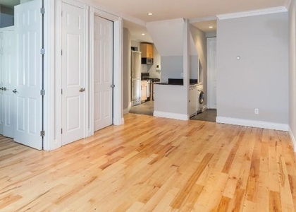 Avenue B - Photo 1