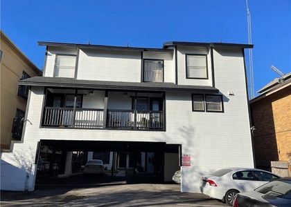 912 W 22nd 1/2 St - Photo 1