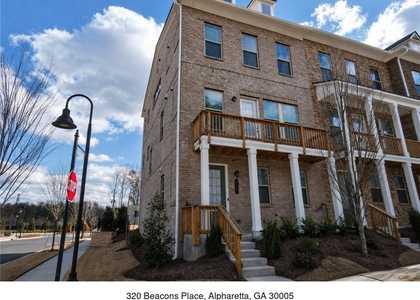 320 Beacons Place - Photo 1