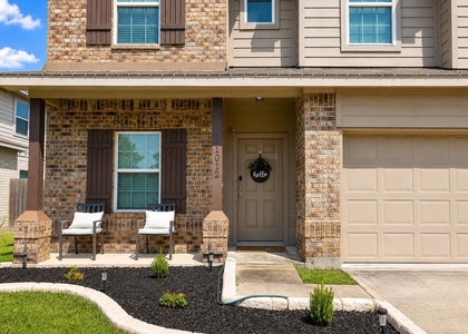 11012 32nd Avenue N - Photo 1