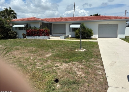 3709 Se 17th Place - Photo 1
