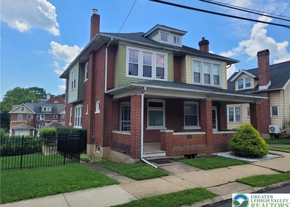 73 W Greenwich Street - Photo 1