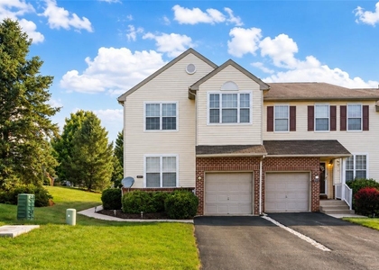 8100 Cross Creek Circle W - Photo 1