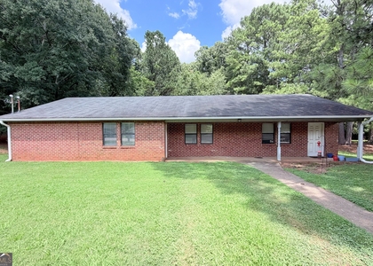 212 E Paces Drive - Photo 1