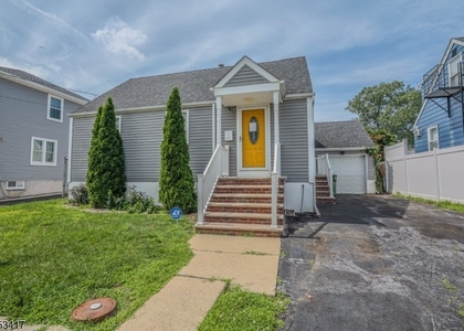 211 Bradford Ave - Photo 1