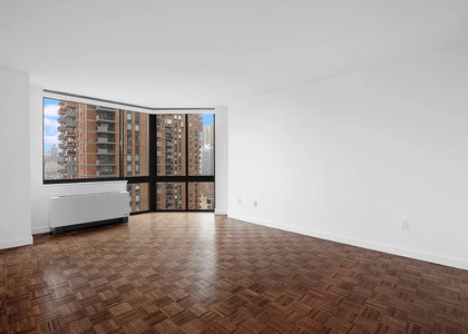 West 42nd Street - Photo 1