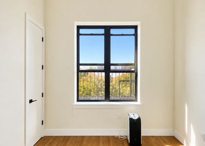 565 Evergreen Avenue - Photo 1