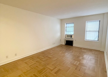 East 46 Street - Photo 1