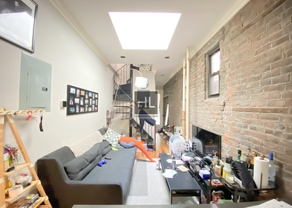 Mulberry Street - Photo 1