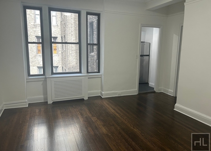 East 46 Street - Photo 1