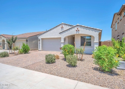 8830 W Pasadena Avenue - Photo 1