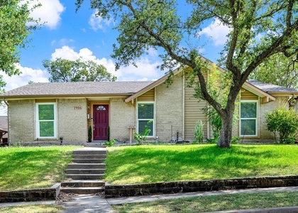 1906 Haymeadow - Photo 1