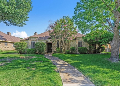 802 Pebblebrook Drive - Photo 1