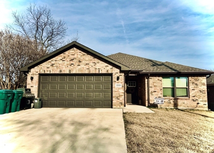 2213 N Hickory Street - Photo 1