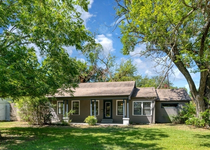 207 Hackberry Street - Photo 1